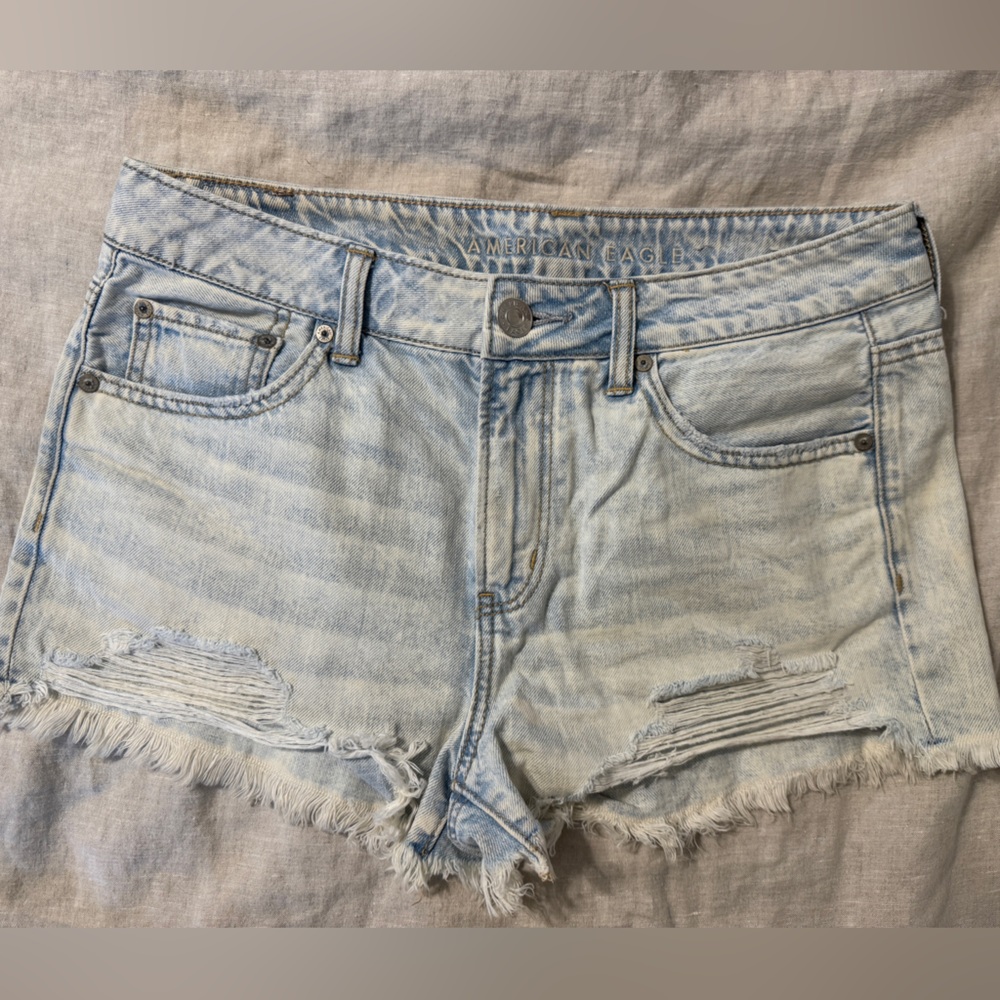 American Eagle tomgirl jean shorts size 8